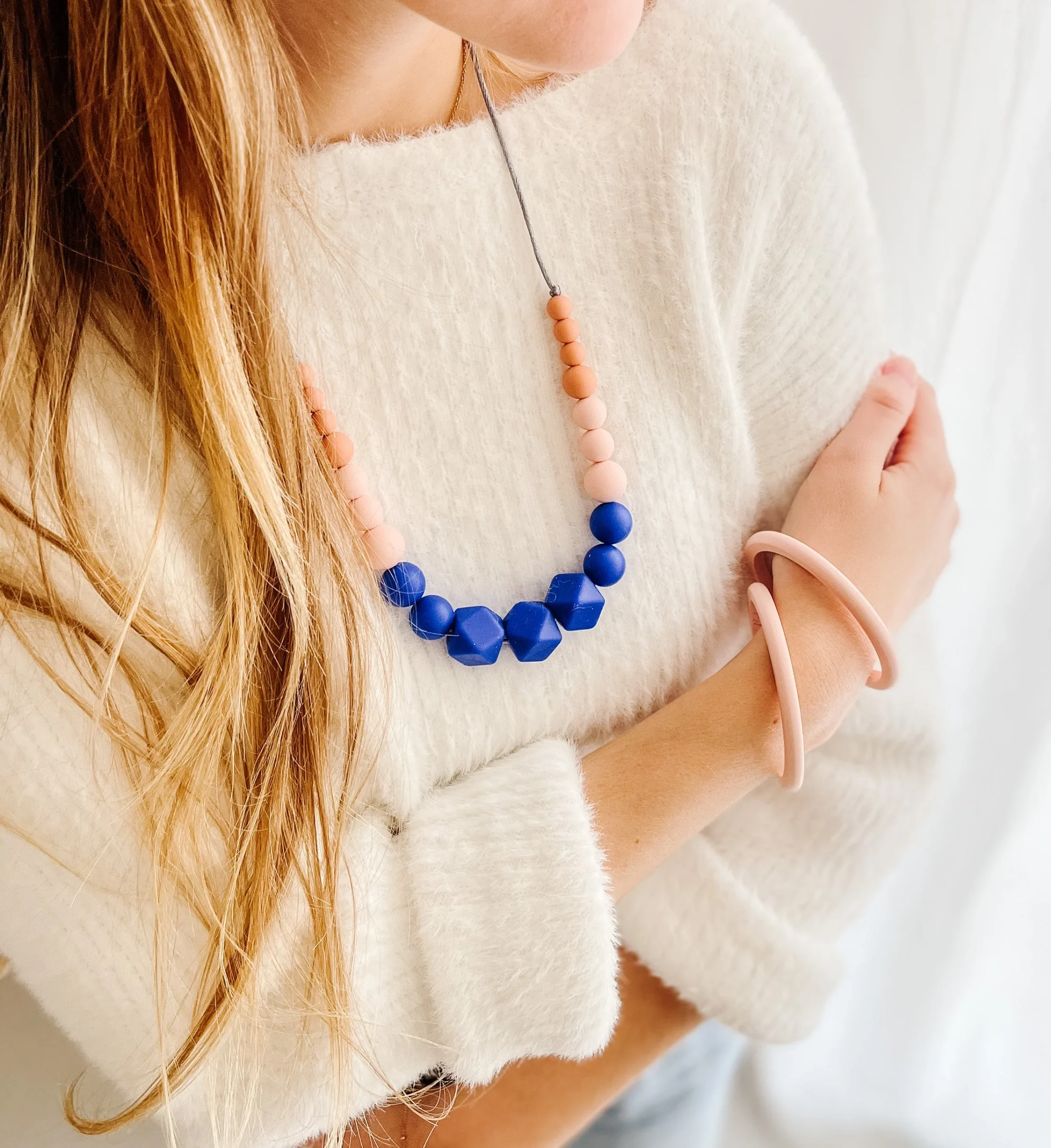 Solène Royal Blue | Bijou allaitement, portage et de dentition – Image 2