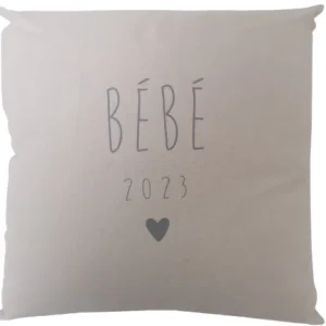 Coussin beige "Bébé 2023"