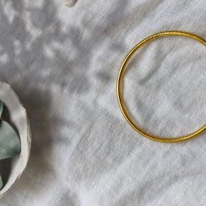 Jonc bouddhiste doré fin