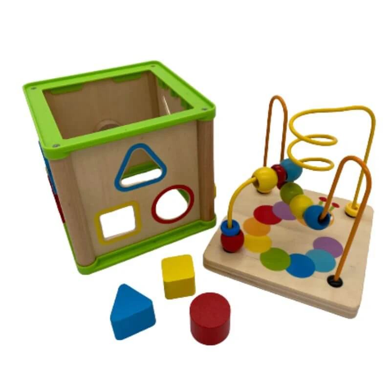 Cube d'activités en bois