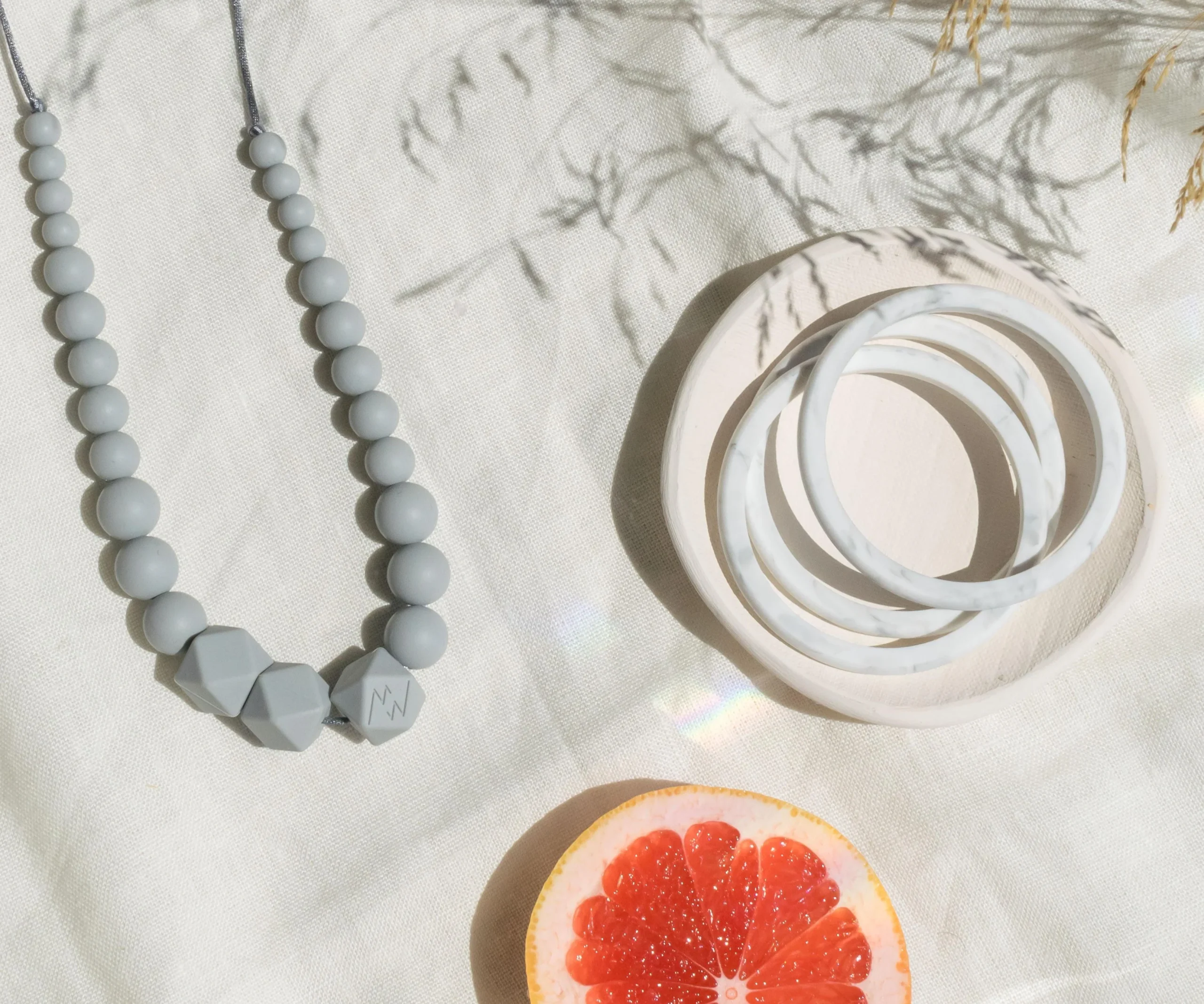 Monochrome Gris | Bijou allaitement, portage et de dentition – Image 7